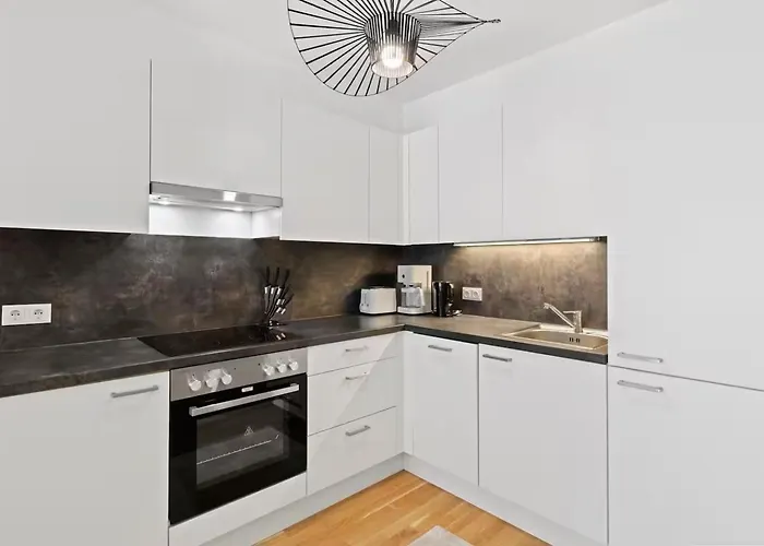 Fast Wifi I 3 Min Walk To Metro I On-site Parking For 19,90 Eur Apartman *